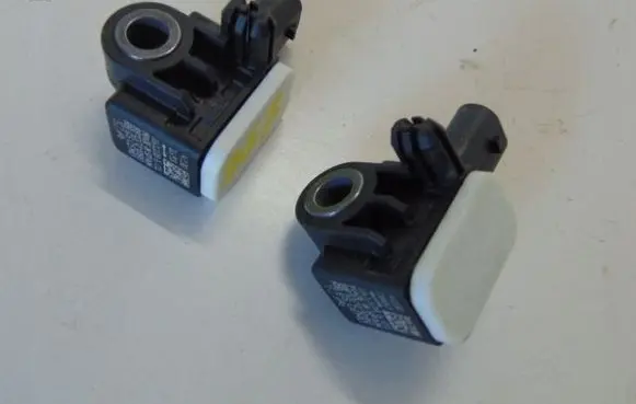 Citroen DS7 Crossback Airbag deployment crash/impact sensor 9813701080