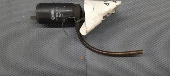 Volkswagen Polo II 86C 2F Windscreen/windshield washer pump 171955661
