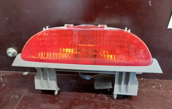 KIA Carnival Third/center stoplight