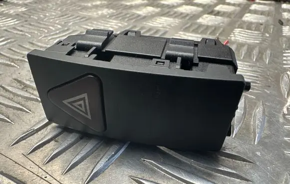 Mercedes-Benz E W212 Hazard light switch 2129052600 0925000815 33692812