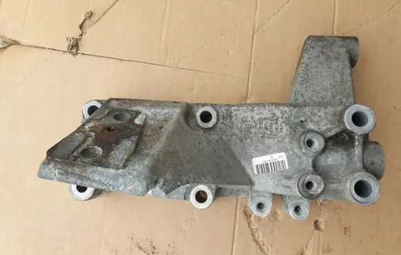 Iveco Daily 6th gen Engine mounting bracket 504384953