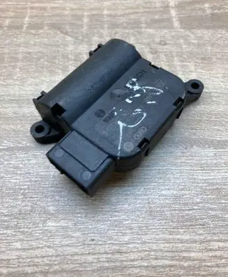 Volkswagen PASSAT B6 Air flap motor/actuator 0132801363 CZ1168802872