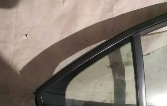Nissan Primera Rear vent window glass AS2