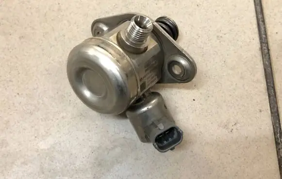 Ford Focus Fuel injection high pressure pump BM5G-9D376-BB 0261520140