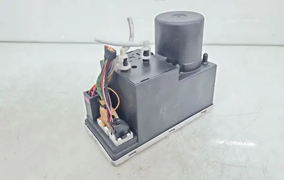 Audi A3 S3 8L Central locking vacuum pump 8L0862257K