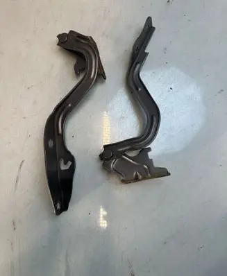 Suzuki Swift I Engine bonnet/hood hinges 32132123
