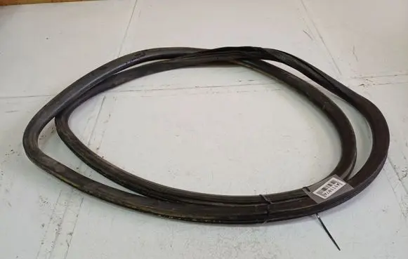 Volvo S60 Rubber seal front coupe door 