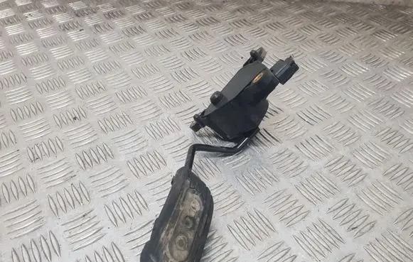Nissan Micra Accelerator throttle pedal 18002AX700