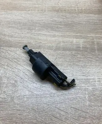Opel Zafira A Brake pedal sensor switch 09132299