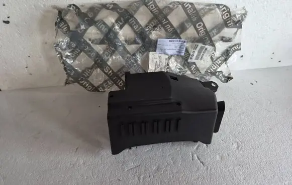 Alfa Romeo Brera Fuse box cover 60699388
