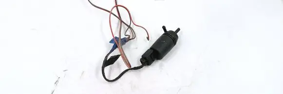 BMW 5 E39 Windscreen/windshield washer pump 57128377612