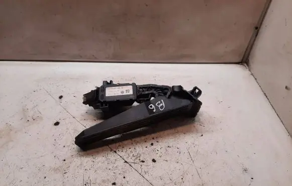 Volkswagen PASSAT B6 Accelerator throttle pedal 1K1721503L 6PV00860000