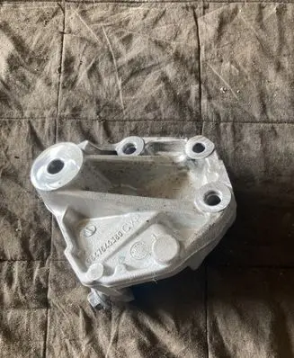 Citroen C5 Engine mounting bracket 9647646380