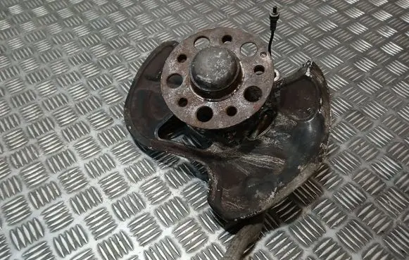 Mercedes-Benz C W204 Front wheel hub spindle knuckle