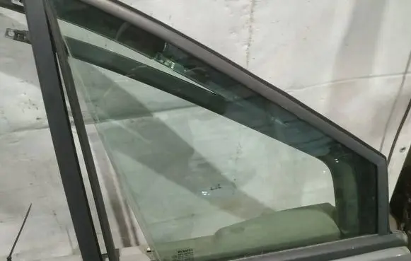 Renault Scenic II - Grand scenic II Front door vent window glass four-door AS2