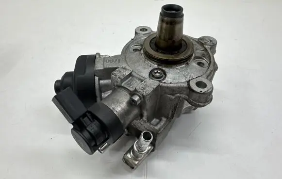 BMW 3 F30 F35 F31 Fuel injection high pressure pump 0445010764 8511626