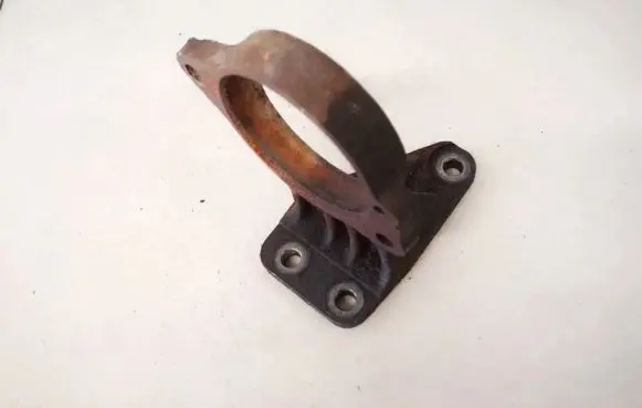 Toyota Avensis Verso Engine mounting bracket