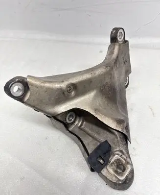 BMW 3 E92 E93 Engine mounting bracket 6772154
