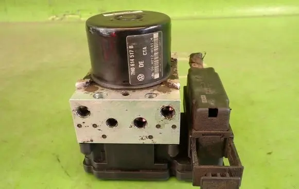 Volkswagen Transporter - Caravelle T5 ABS Pump