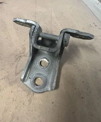 Renault Espace IV Front door lower hinge 