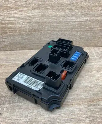 Peugeot 407 Fuse module 9656148180 S120017001H