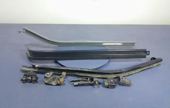 Chevrolet Express Front door hinge set 777606702R