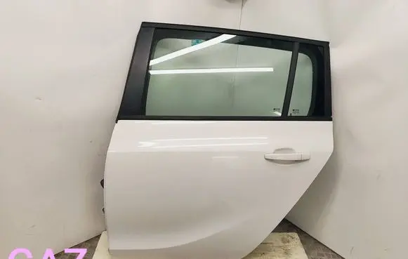 Opel Zafira C Rear door