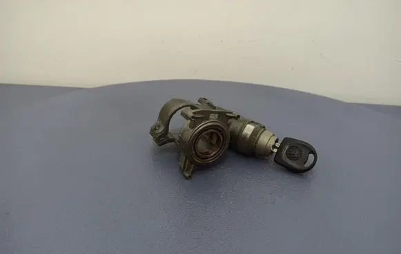 Volkswagen Polo III 6N 6N2 6NF Ignition lock 357905851F