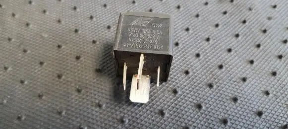 Volkswagen Polo III 6N 6N2 6NF Other relay 95VW10K705CA 7M0951253A