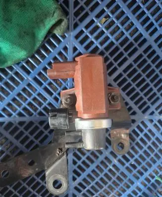 Ford C-MAX I Turbo solenoid valve 70096602 9650098380