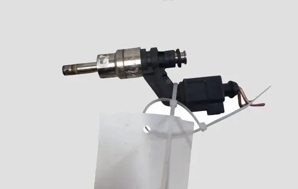 Volkswagen Golf V Fuel injector 03C906036A 0261500016