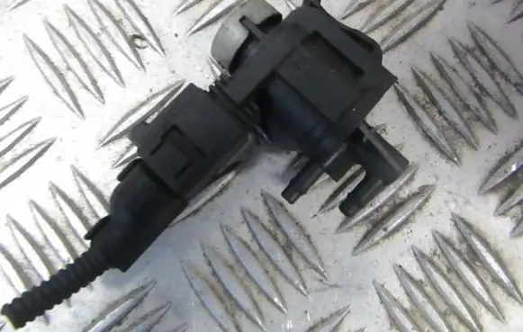 Audi A4 S4 B6 8E 8H Turbo solenoid valve 1j0906283c