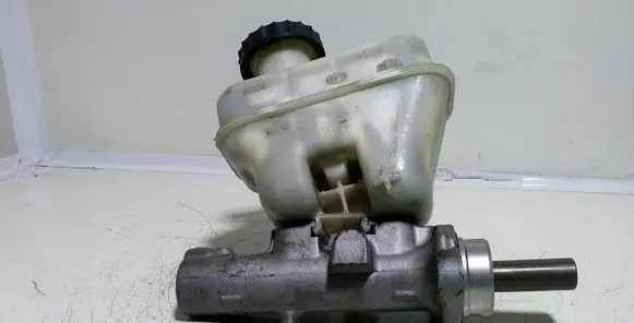 Master brake cylinder