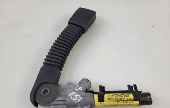 BMW X5 E53 Front seatbelt buckle 7073379