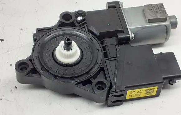KIA Optima Front door window regulator motor 82460D4000
