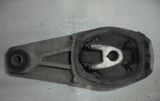 Citroen C3 Picasso Engine mounting bracket 9682019480