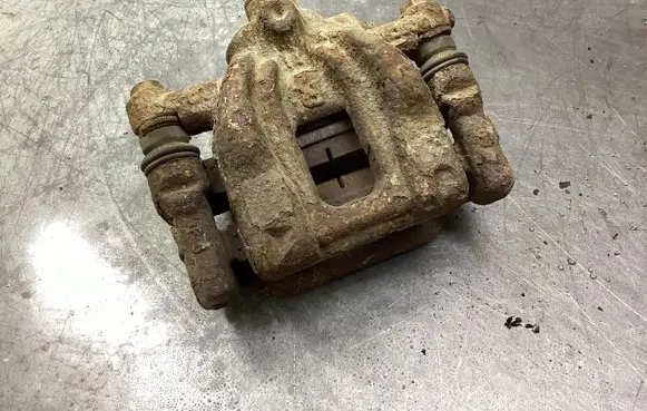 Honda CR-V Rear brake caliper