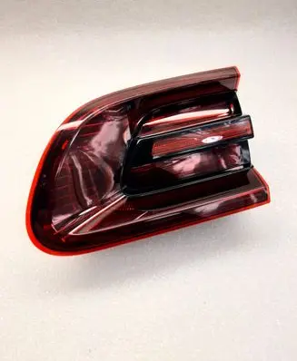 Porsche Macan (95B) Tailgate rear/tail lights 01150008 27062017 95B945094C