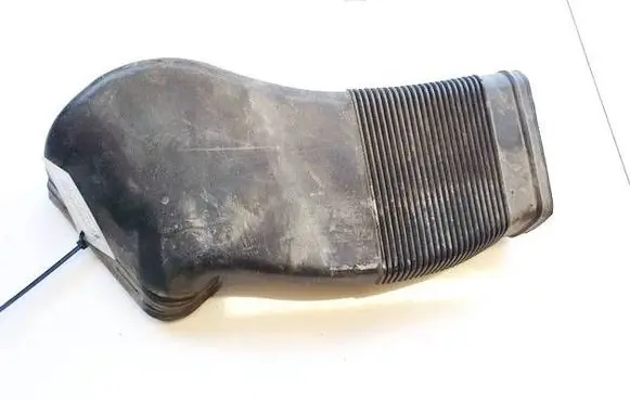 Volkswagen PASSAT B5 Air intake hose/pipe 8D0129617E