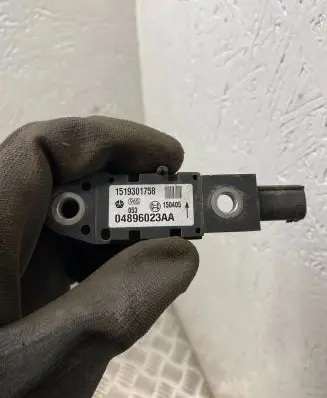 Chrysler Voyager Airbag deployment crash/impact sensor 04896023AA 1519301758 150405