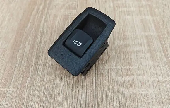 BMW 4 G22 G23 G24 G26 Tailgate opening switch 9327029