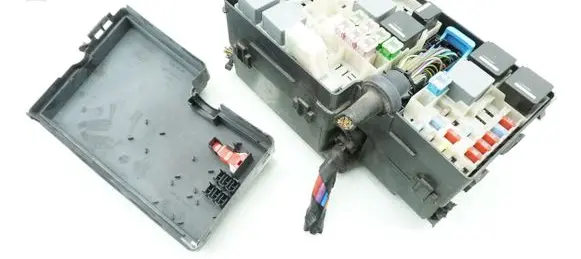 Ford Focus Fuse box set AV6T-14A067-AB