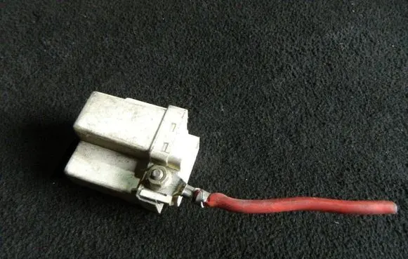 BMW 3 E46 Glow plug pre-heat relay 2247664