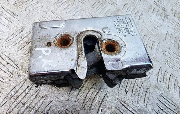Audi Cabriolet B3 8G Front door lock 8G2837015A