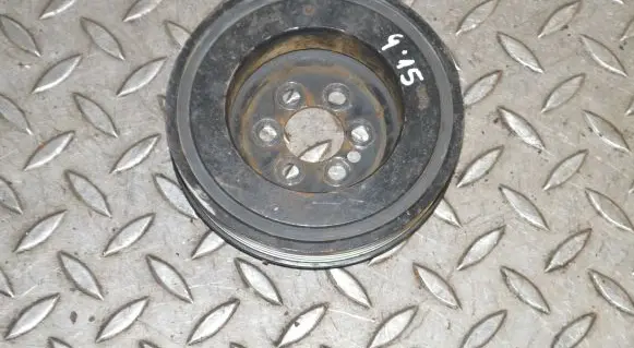 Volkswagen PASSAT B6 Crankshaft pulley 06F105243J