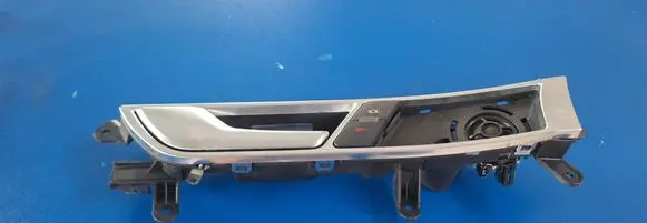 Audi A6 S6 C4 4A Front door interior handle 4f0837019c
