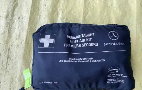 Mercedes-Benz C AMG W204 First aid kit A1698600150