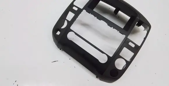 Nissan Navara D40 Radio/GPS head unit trim 682615X01A