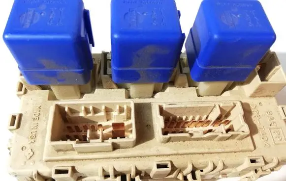 Nissan X-Trail T30 Fuse module A0349
