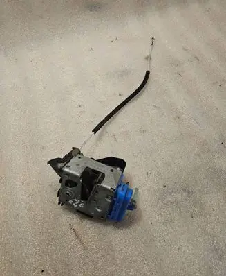 Audi A4 S4 B5 8D Rear door lock 8D0839016A